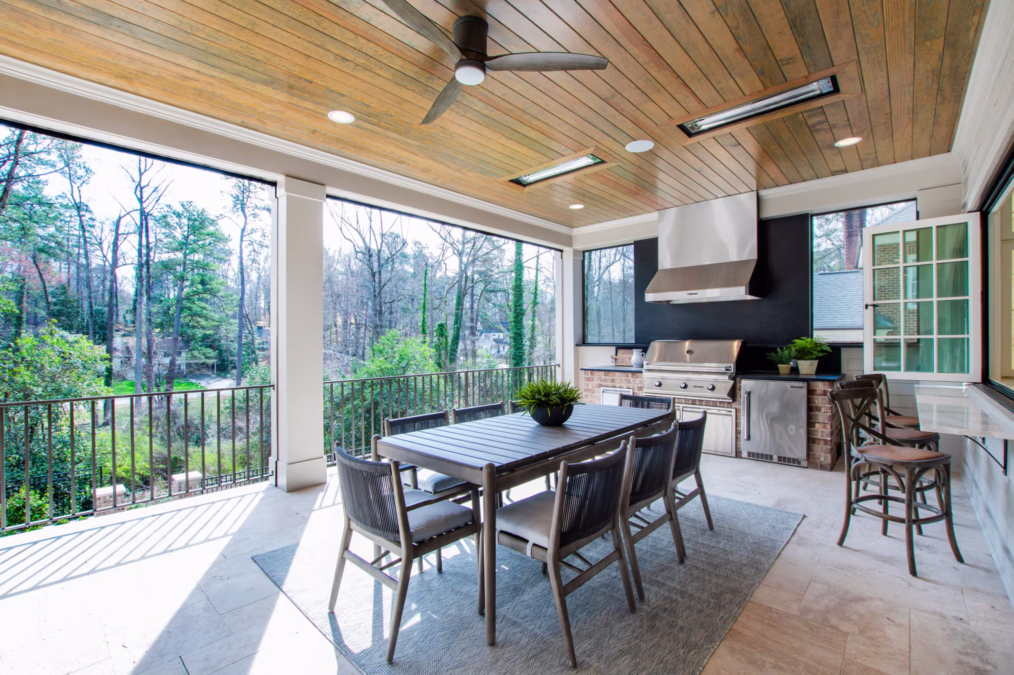 Pepin - Interior Photo 3