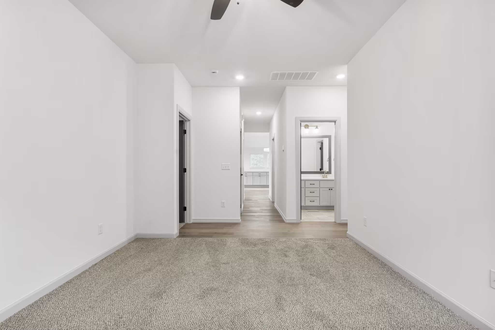 Juniper - Interior Photo 27