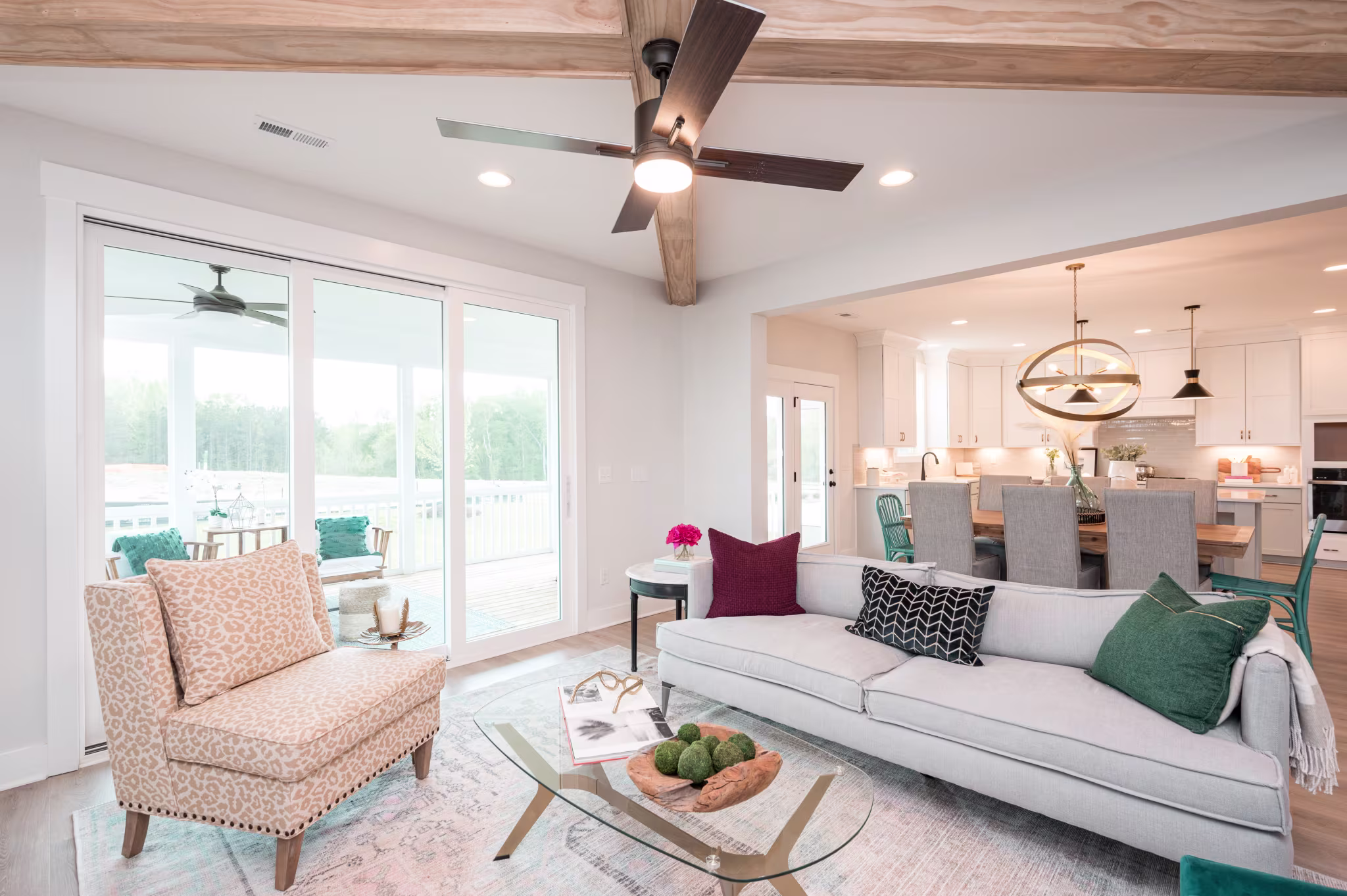Comfort - Interior Photo 8