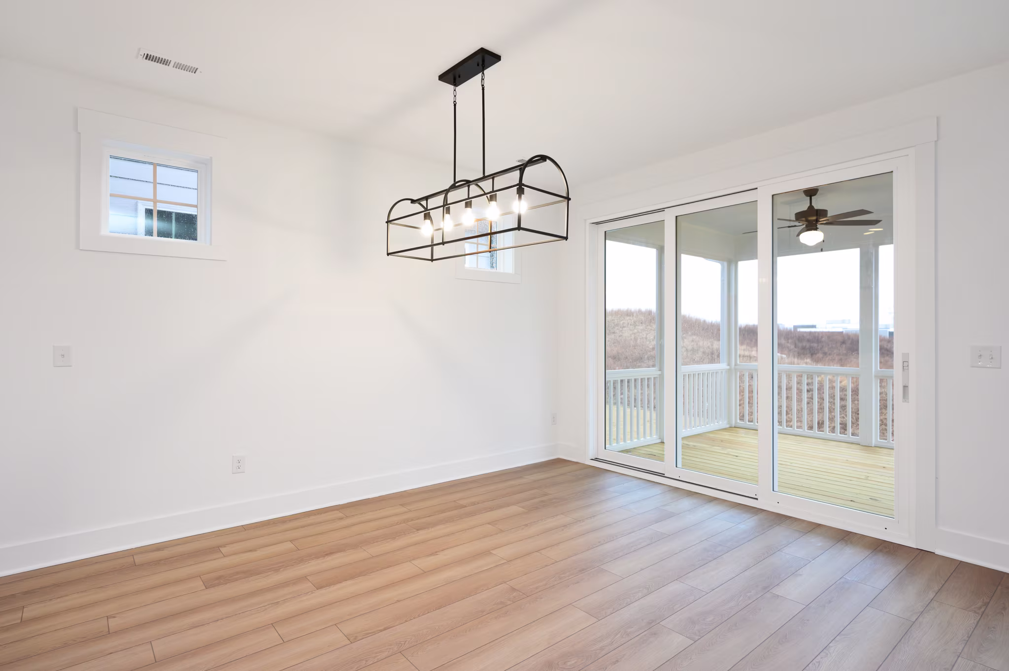 Beau - Interior Photo 17