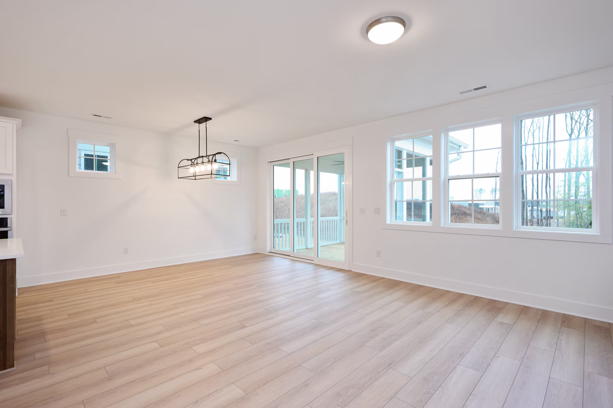 Beau - Interior Photo 14