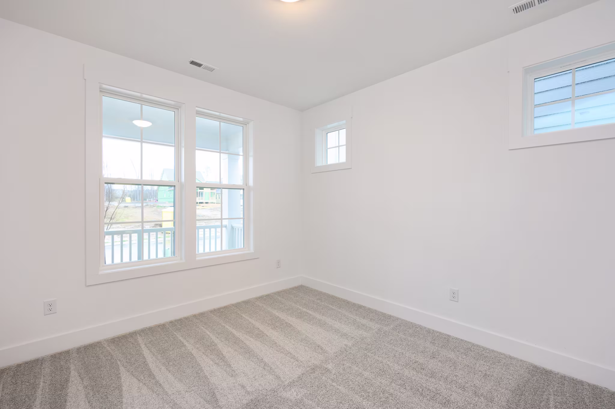 Beau - Interior Photo 13