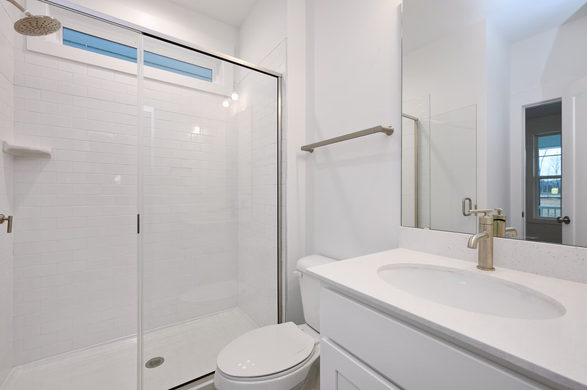 Beau - Interior Photo 12