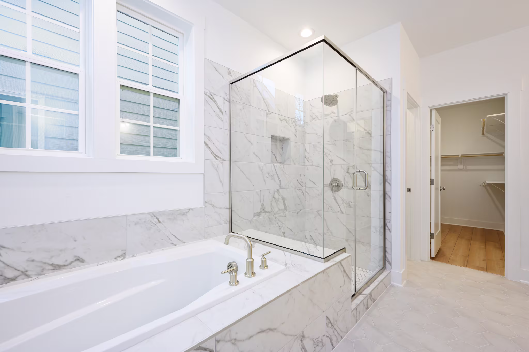 Beau - Interior Photo 11