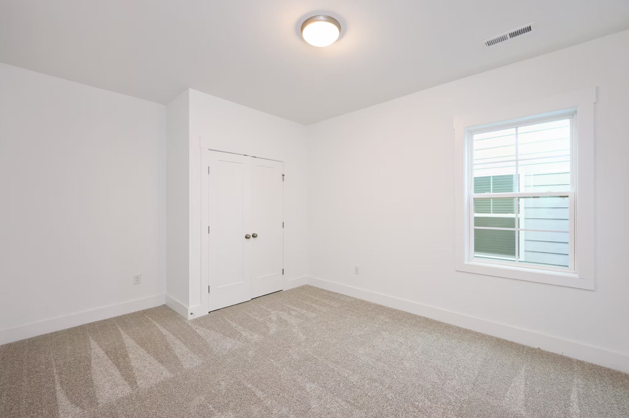 Beau - Interior Photo 8