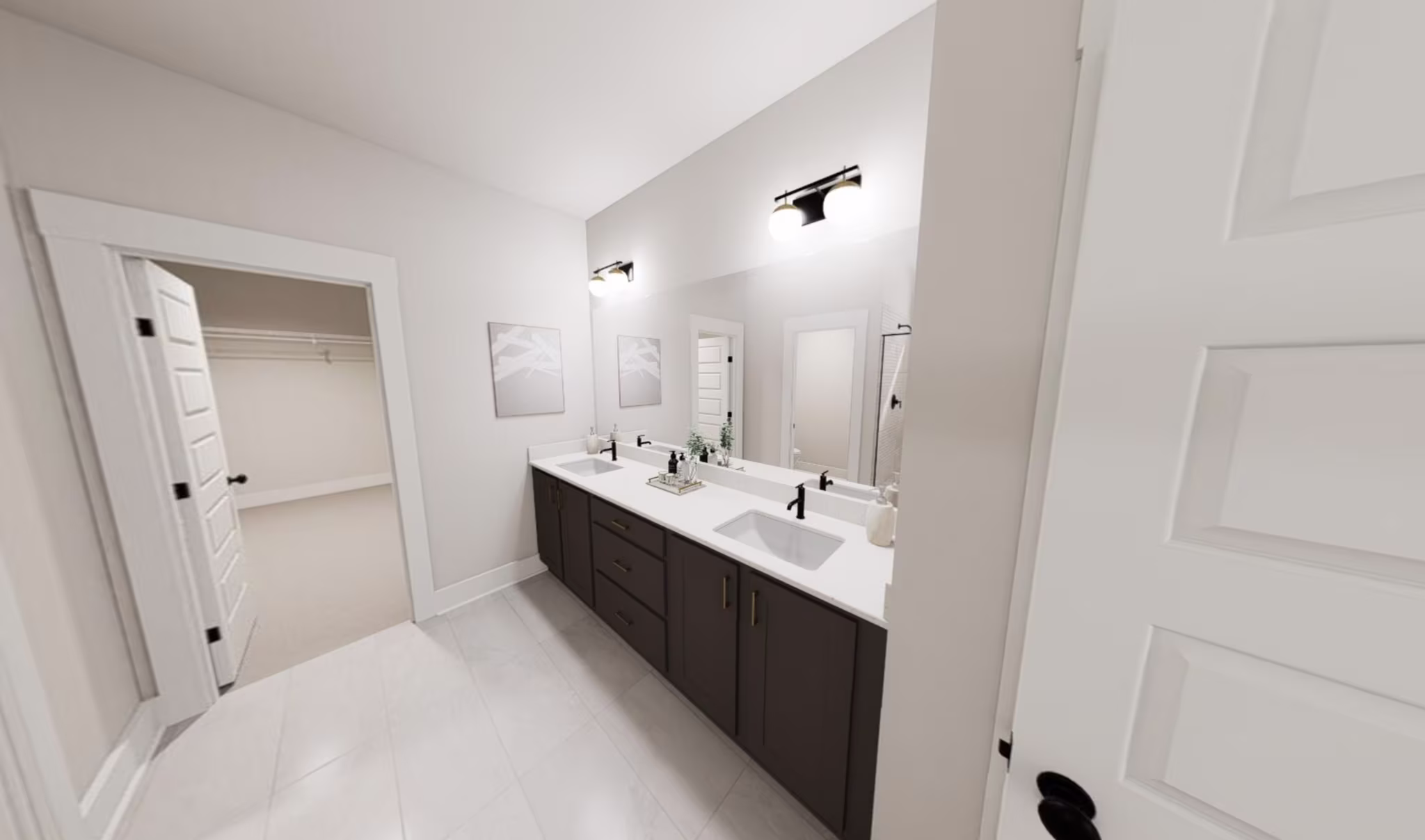 Bold and Beautiful - Interior Photo 4
