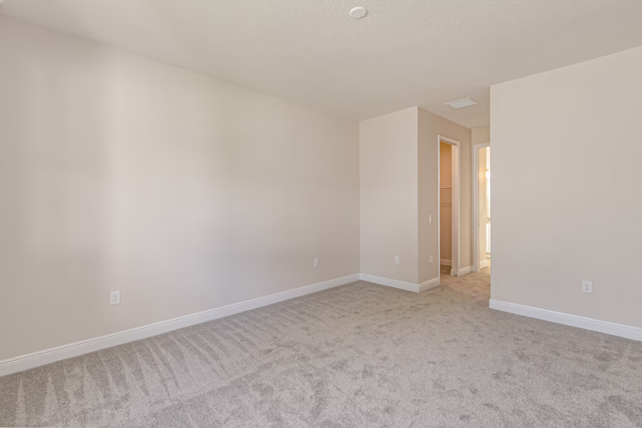 Savoy - Interior Photo 19