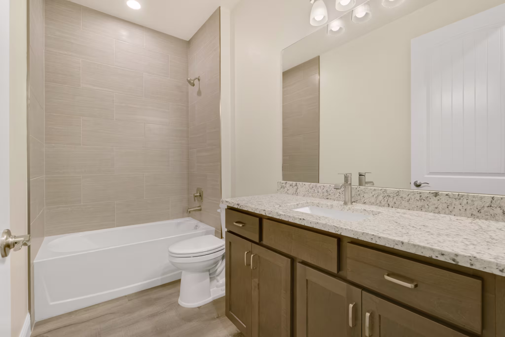 Gracie - Interior Photo 17
