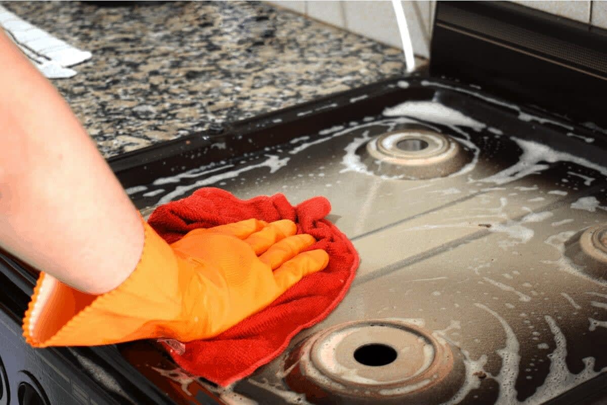 How to clean these grates? & is it ruined in spots? Just moved in and this  is our stove top. See captions. Thanks! : r/CleaningTips