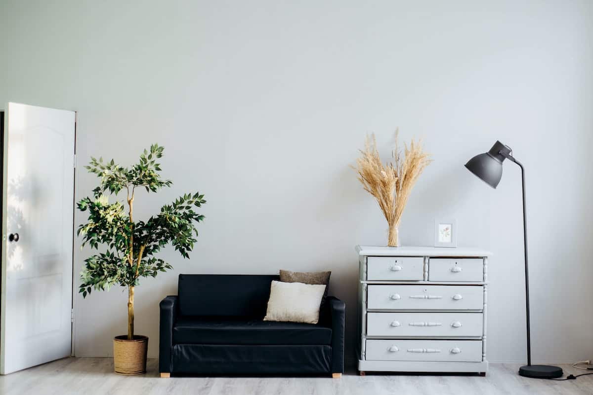 Espace appartement monochrome.