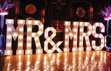 A sign that says mr and mrs on it