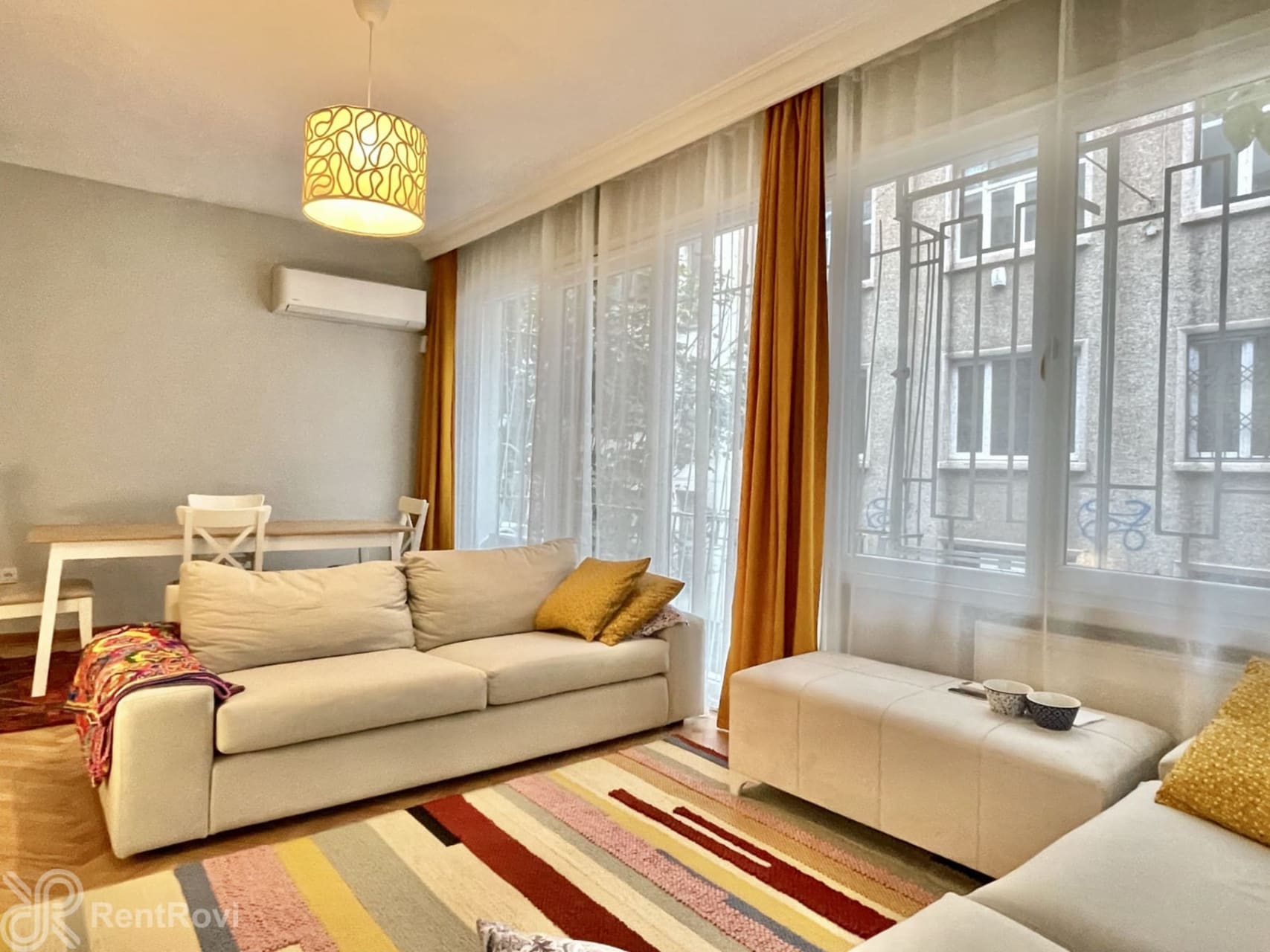 Cihangir'de Kiralık 3+1 Full Eşyalı Şık Daire | 3+1