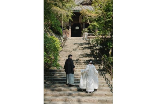 長い階段をゆっくり登ります  