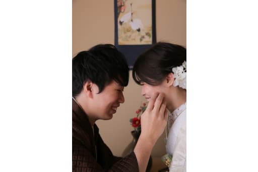 掛け軸前で
