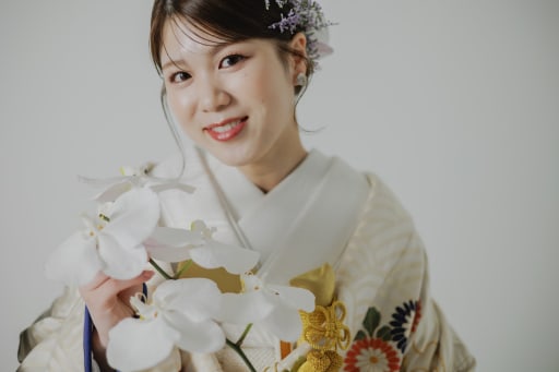 和装に合わせたお花をポイントにソロカット