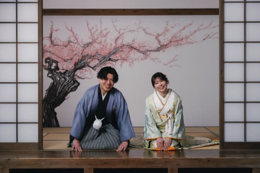 和装といえばのお辞儀！頭をこてんとお互いの方へ傾ける姿が可愛らしいです！