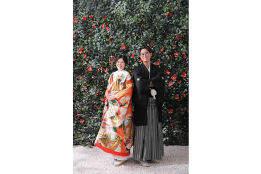 椿のお花の背景ではかっこいい雰囲気で撮影できます！！