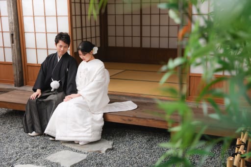 まずは縁側に座ったお写真からスタート