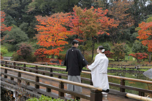 橋の上をお散歩している風景を撮影！自然体な感じもいいですね！！