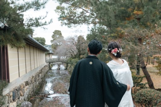 入口を入ってすぐの橋の上で・・・ 奥行きがありとても風情がありますよね✨