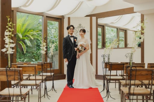 緑と光が満ちるチャペル