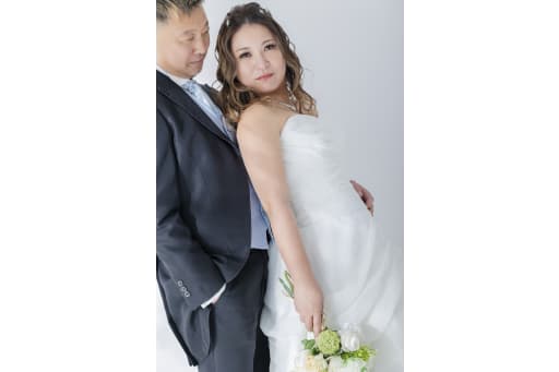 寄り添う二人のポートレート