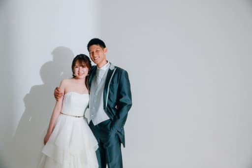 シンプルな背景で