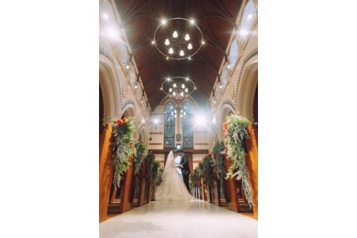 光が入ることでステンドグラスの輝きもより一層綺麗に