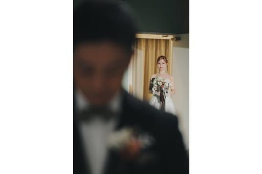 ご新郎様の肩越しに