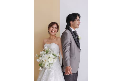 手を繋いで、二人でくしゃっと大爆笑！