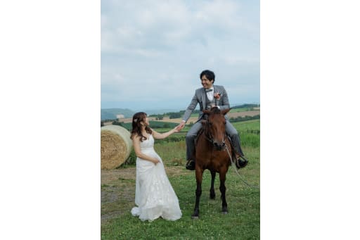 ご新婦様に手を引かれて...