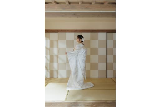新婦様：後ろ姿