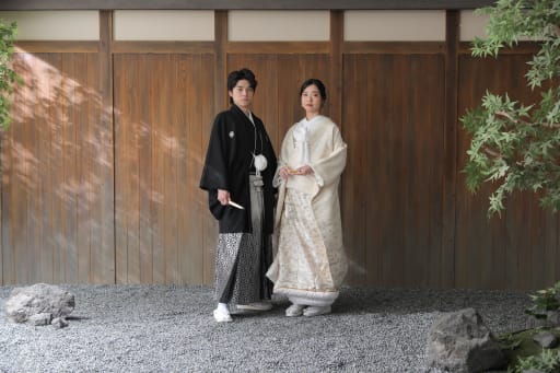 初めは、かちりと