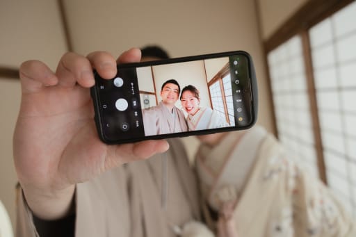 最後はお二人の自撮りのお写真。視点を変えるだけで、こんな素敵なお写真も残せちゃいます！