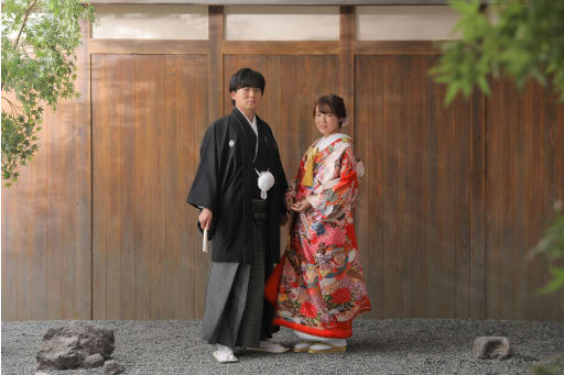 初めは立ち姿で