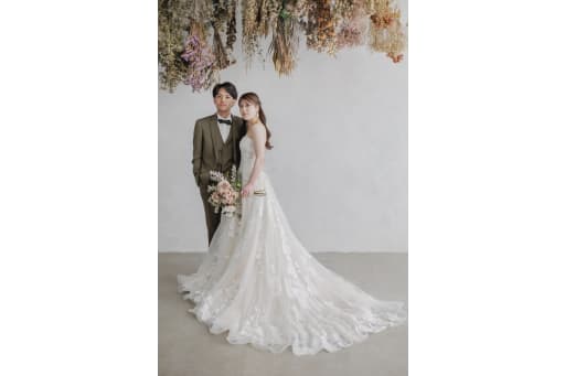 ドレスのバックトレーンも綺麗におさめます