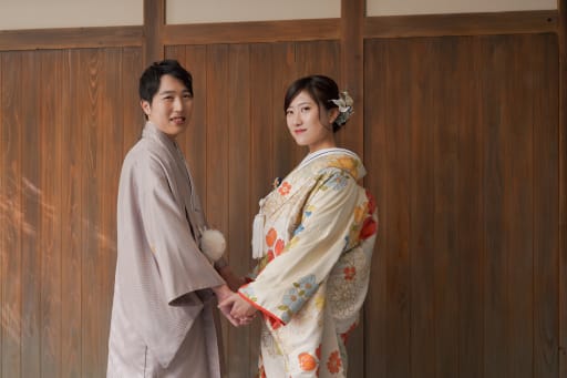 ふたりで手をとりあって