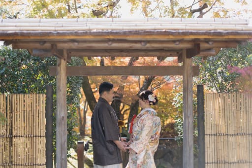 屋根の下