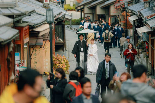 人通りの多い街中での1ショット。