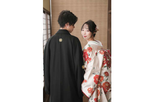 歩きながらの振り向きショットも