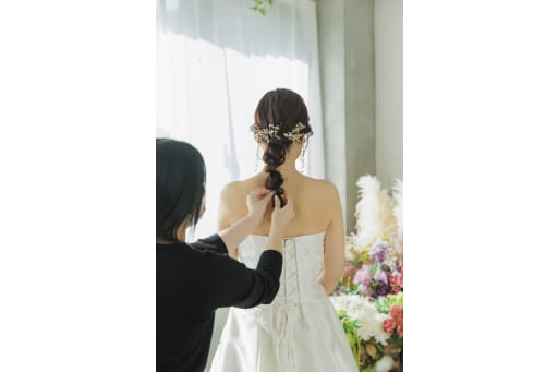 繊細なヘアアレンジも前撮りの醍醐味の一つ！