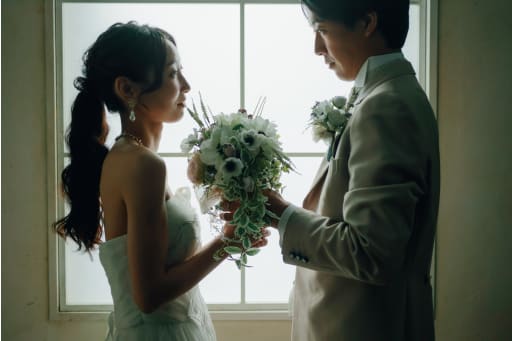 初めは窓際で撮影スタート！