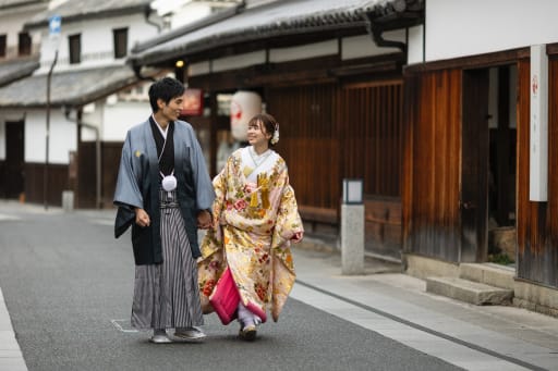 見つめあって