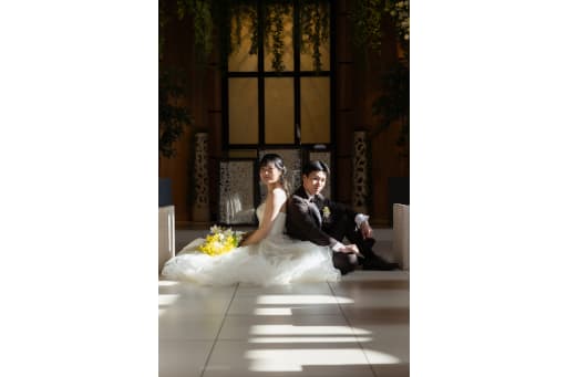 自然光を浴びて。結びはおしゃれなイメージで