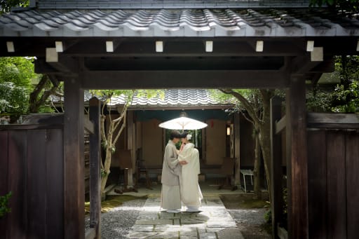 傘を使ったポーズ