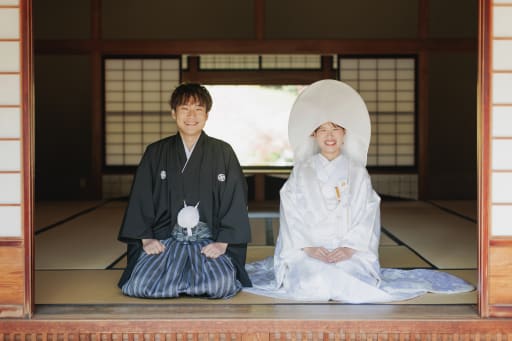 畳のお座敷で正座  