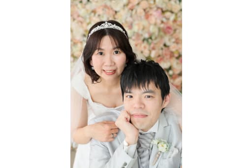 ご新婦様からのバックハグ！