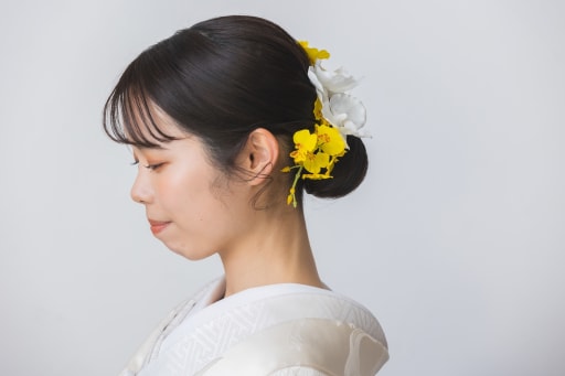 タイトにまとめた和風ヘアスタイル