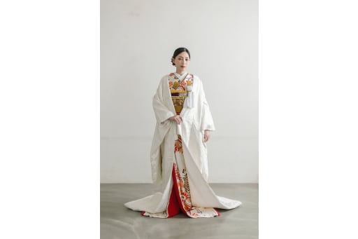 白無垢を羽織ったいただくとまたイメージがガラリとかわります