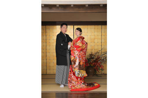 ご新婦様は色打掛にお着替え！！穏やかな笑顔も素敵です！！
